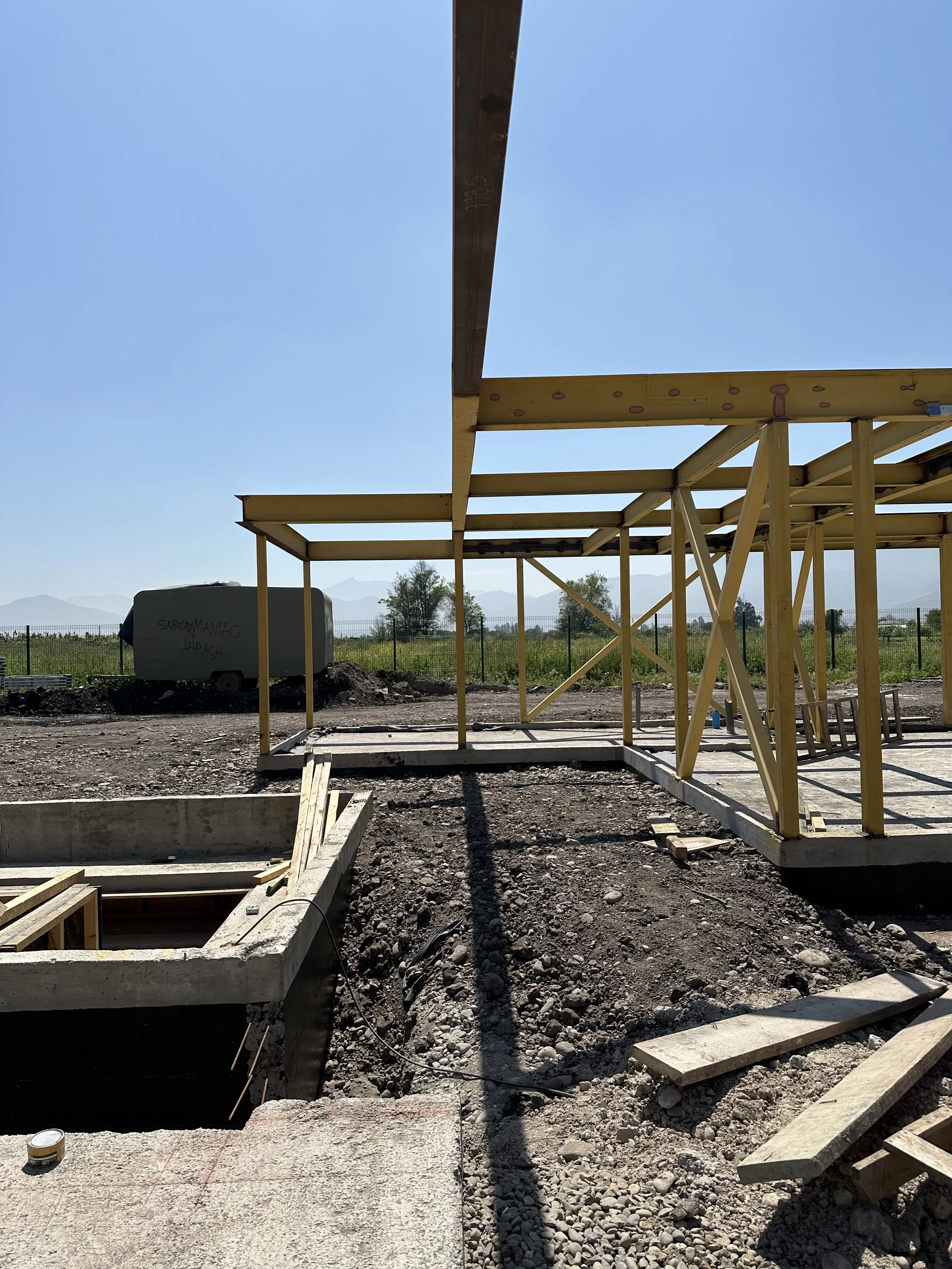 ¿Cuánto cuesta construir una casa de 200 m² en Chile en 2026? Rangos reales por UF/m²